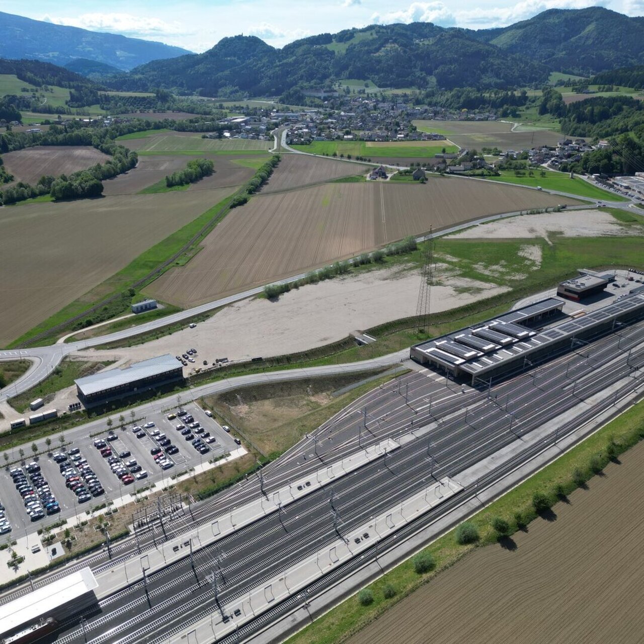 Drohnenaufnahme/Vogelperspektive des Technologiepark-Geländes im Lavanttal