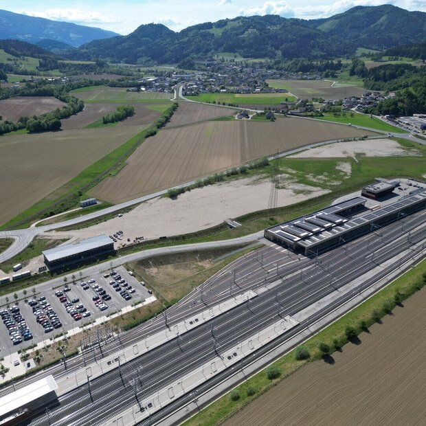 Drohnenaufnahme/Vogelperspektive des Technologiepark-Geländes im Lavanttal